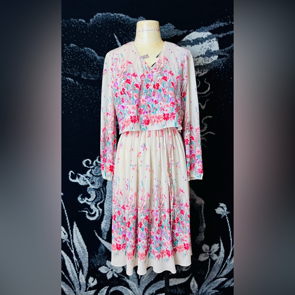 LAST CHANCE 🌈 VTG 1980s Cream Floral Long Sleeve Dress